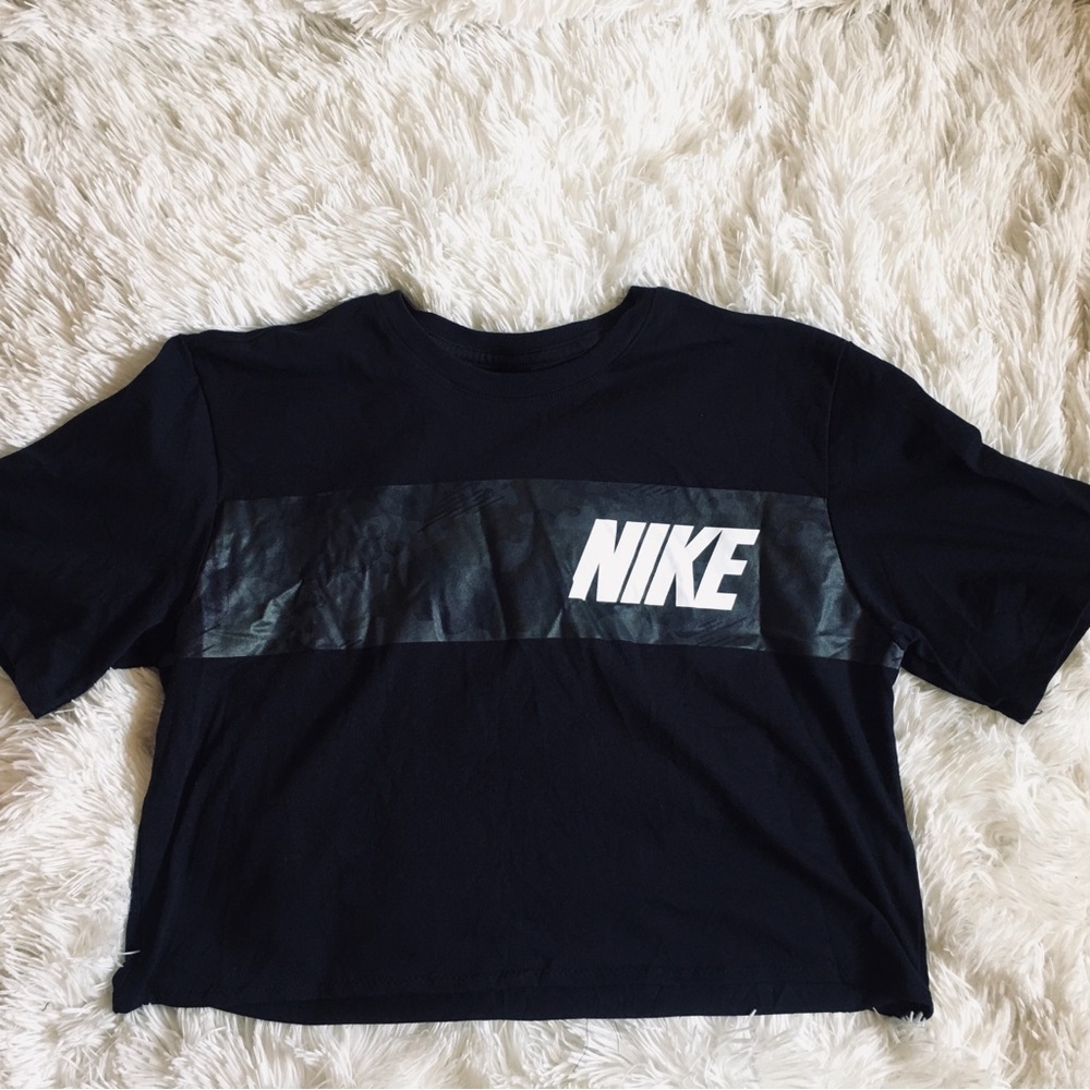 Cropped Nike t-shirt